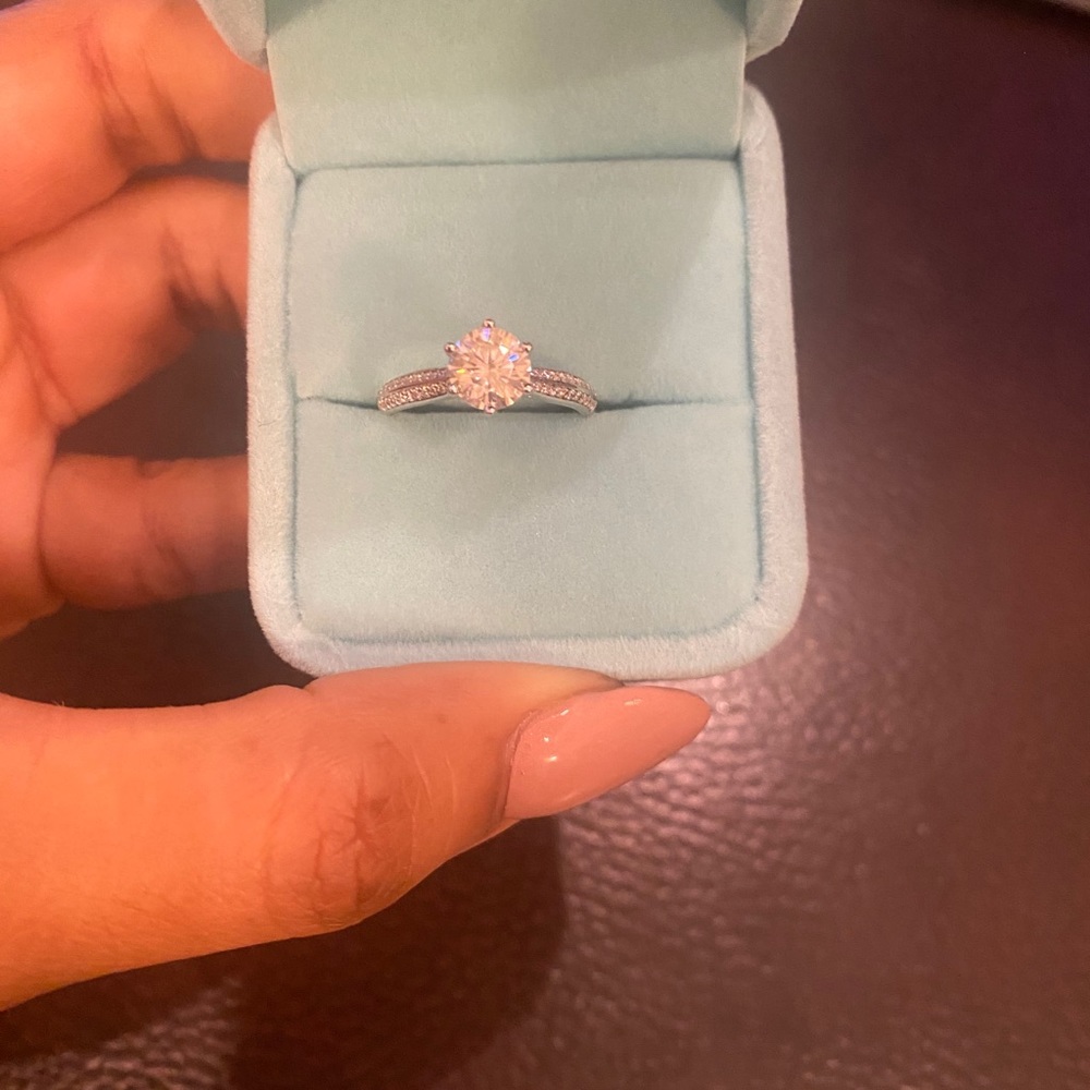 Beautiful 1ct Moissanite silver ring